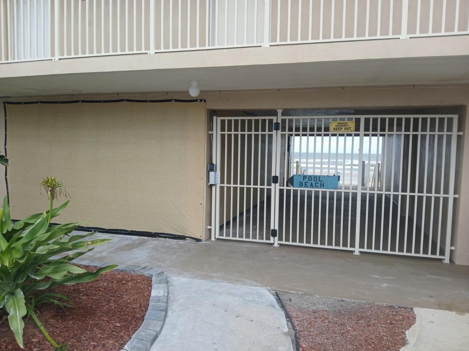 Apartamento Ocean Breeze - Direct Ocean Front-Pool Is Open Daytona Beach Exterior foto